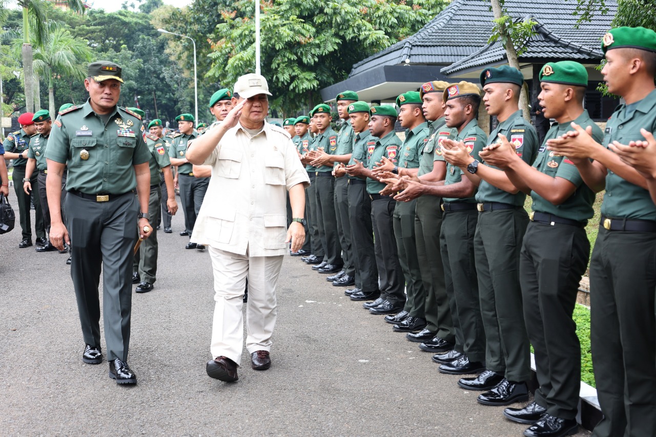 Kunjungi Markas Kodam IV/Diponegoro, Menhan RI Serahkan 100 Unit Motor Dinas Untuk Babinsa
